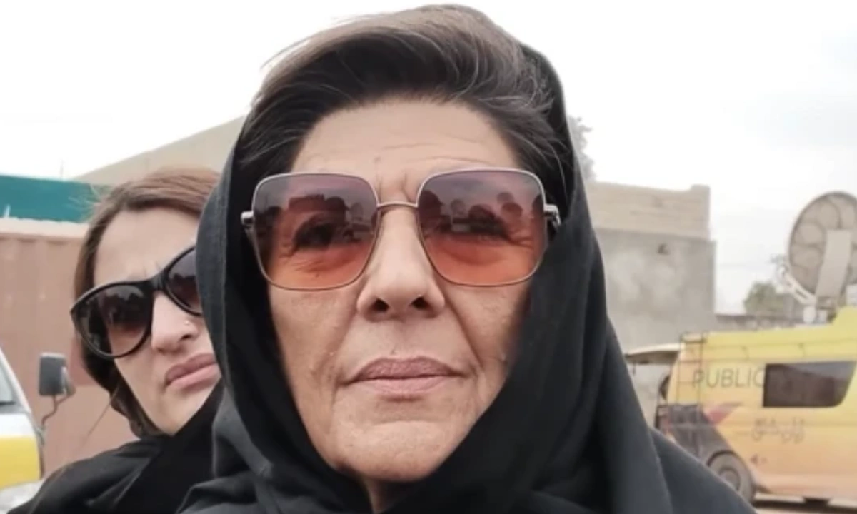 بانی پی ٹی آئی کی بہن علیمہ خان گرفتار، کوٹ لکھپت جیل منتقل علیمہ خان گھر سے جم جانے کے لیے روانہ ہوئی تھیں کہ پولیس نے انہیں گرفتار کر لیا