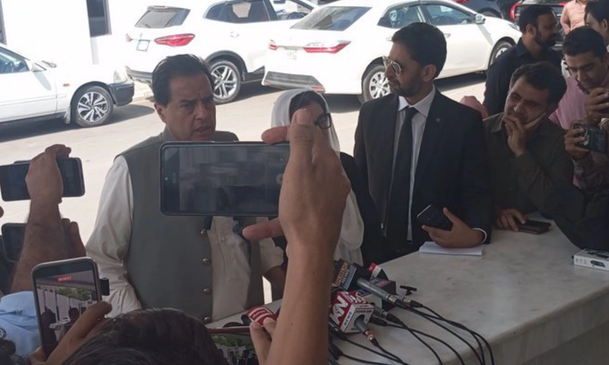 کیپٹن صفدر کے پھر احسن بھون پر وار،اعظم نذیر تاررڑ کو بھی نشانہ بنا ڈالا( فوٹو سوشل میڈیا ایکس)