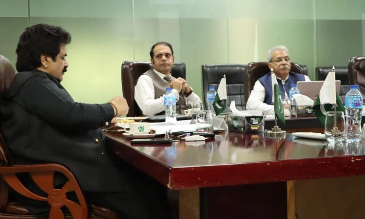 سانحہ پمز پر وزارتِ صحت اور ہیلتھ اتھارٹی میں اختلافات،7 ارکان مستعفی