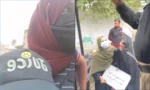 یرغمالی سیلرز کے لواحقین کو کراچی میں مظاہرہ کرنے پر پولیس گرفتار کر رہی ہے