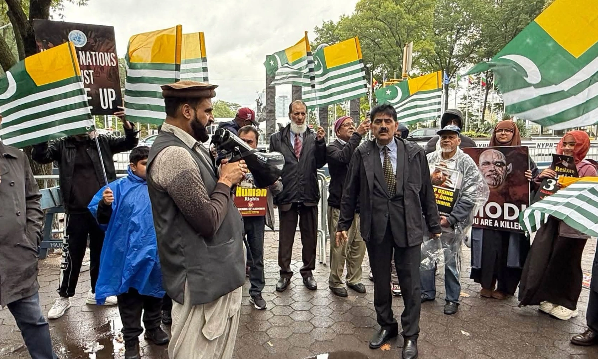 اقوام متحدہ کے ہیڈکوارٹرز کے باہر کشمیری امریکی کمیونٹی کا احتجاج