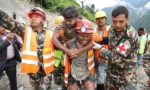 نیپال: سیلاب کے 9 روز بعد سرنگ سے دو مزدور زندہ نکال لیے گئے