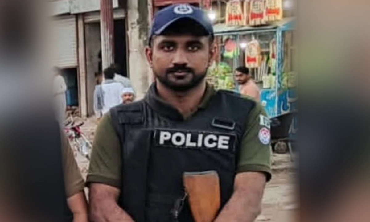 پی ٹی آئی لانگ مارچ ڈیوٹی پر تعینات پولیس کانسٹیبل نہر میں ڈوب گیا( فوٹو سوشل میڈیا فیس بک)