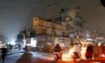 گلشن اقبال 13 ڈی میں 3 گھنٹے سے بجلی بند، شہری گرمی سے بلبلا اٹھے