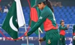 بنگلادیشی کپتان نے پاکستانی پرچم کا احترام کرکے دل جیت لیے