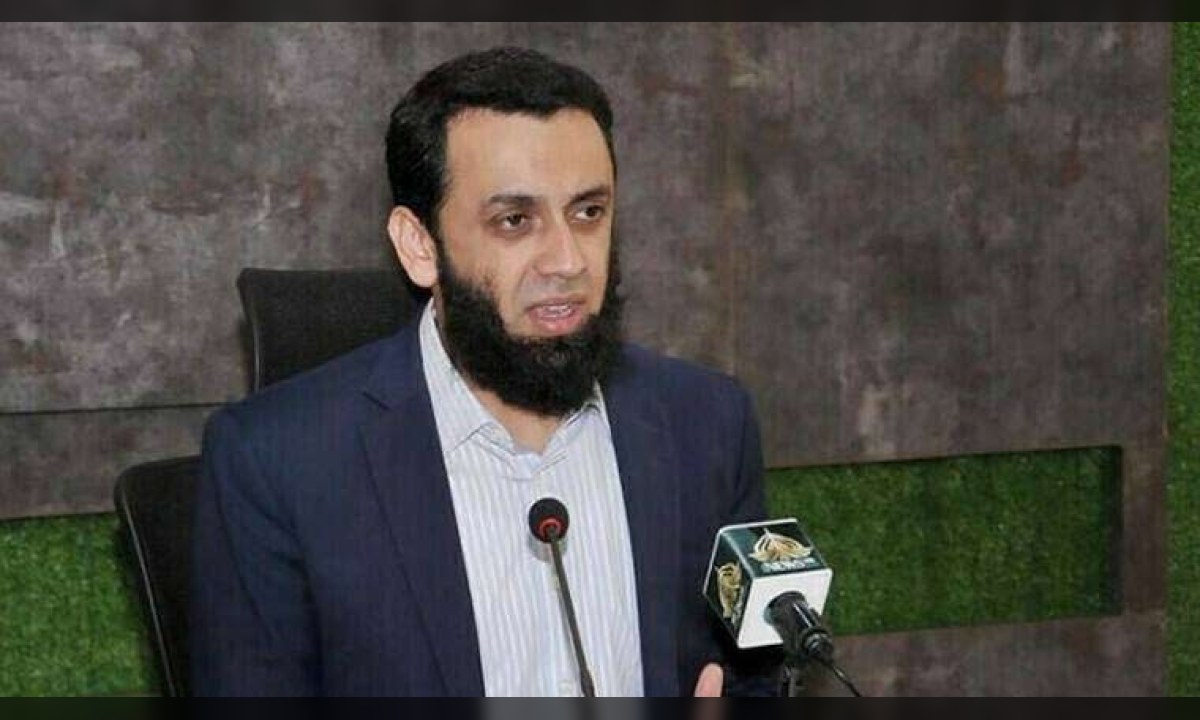 وفاقی وزیر اطلاعات عطا اللہ تارڑ اسلام آباد میں پریس کانفرنس سے خطاب کر رہے ہیں۔