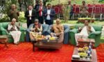 نواز شریف سوگوار خاندان سے تعزیت کا اظہار کرتے ہوئے مرحوم کی روح کے ایصالِ ثواب کے لیے فاتحہ خوانی کر رہے ہیں