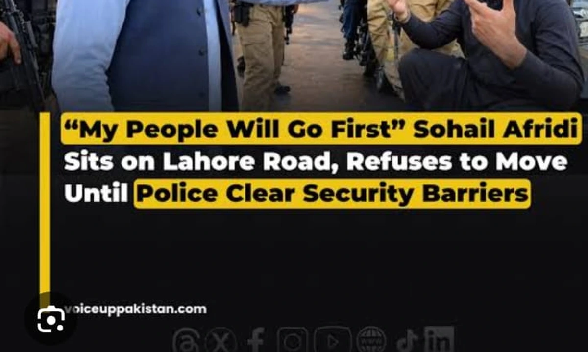 لاہور کے لکشمی چوک پر وزیراعلیٰ خیبرپختونخوا محمد سہیل خان آفریدی اور سیکیورٹی اہلکاروں کا منظر