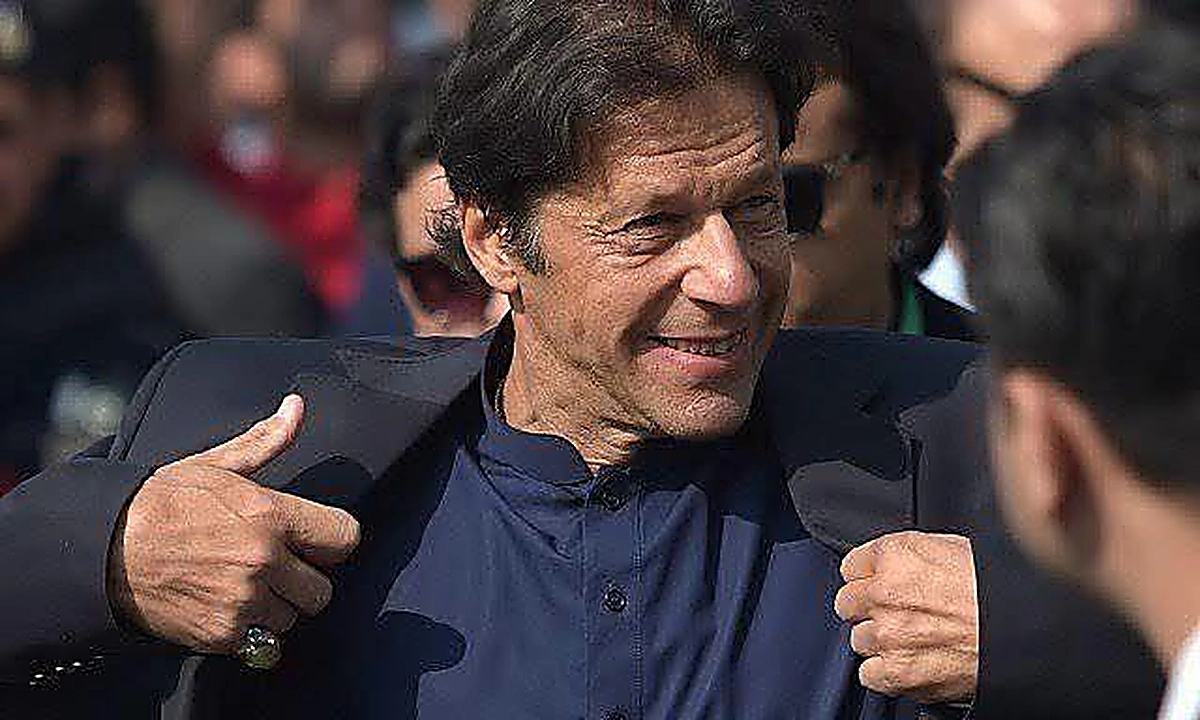 بانی پی ٹی آئی عمران خان کی ایک پرانی تصویر۔