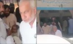چار سدہ پیسکو دفتر میں دل کے دورے کے شکار نور حسن کو اسپتال منتقل کیا جا رہا ہے