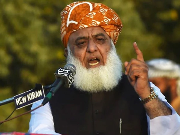مولانا فضل الرحمان نے نئے صوبوں اور انتظامی یونٹس پر رائے کے لیے جے یو آئی کا اجلاس بلا لیا