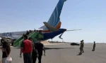 تبوک ایئرپورٹ پر ہنگامی لینڈنگ کے بعد فلائی دبئی کا طیارہ اور سکیورٹی اہلکار
