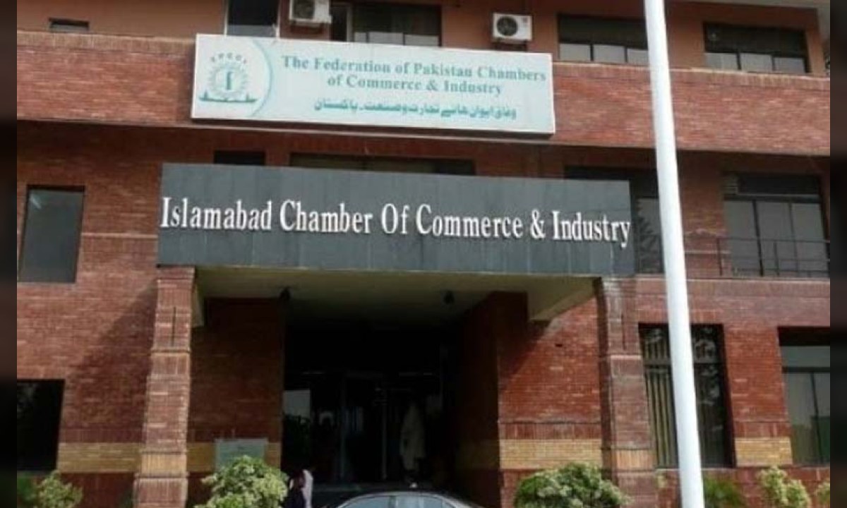 اسلام آباد میں الیکٹرک ڈبل ڈیکر بس سروس اور صوبائی حیثیت کے کنونشن کا منظر