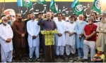 امیر جماعت اسلامی حافظ نعیم الرحمن نارتھ ناظم آباد میں احتجاجی کیمپ کے دورے کے موقع پر میڈیا سے گفتگو کر رہے ہیں۔