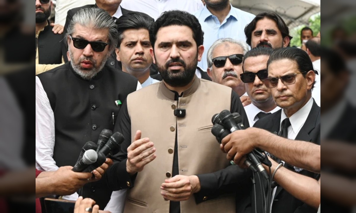 خیبر پختونخوا حکومت کی برطرفی کا فیصلہ کر لیا گیا، نجی ٹی وی