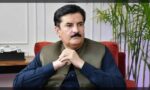 گورنر خیبرپختونخوا فیصل کریم کنڈی پشاور میں میڈیا سے گفتگو کر رہے ہیں۔