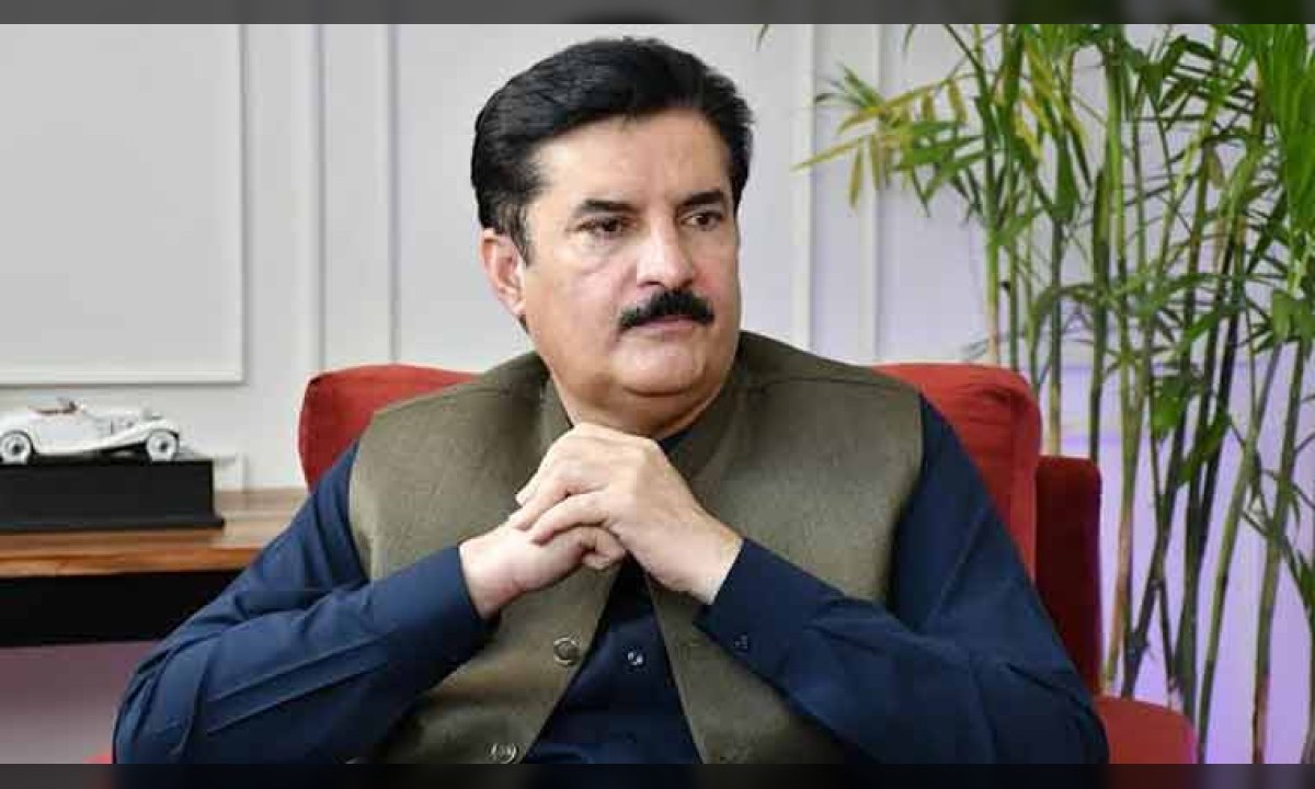 گورنر خیبرپختونخوا فیصل کریم کنڈی پشاور میں میڈیا سے گفتگو کر رہے ہیں۔