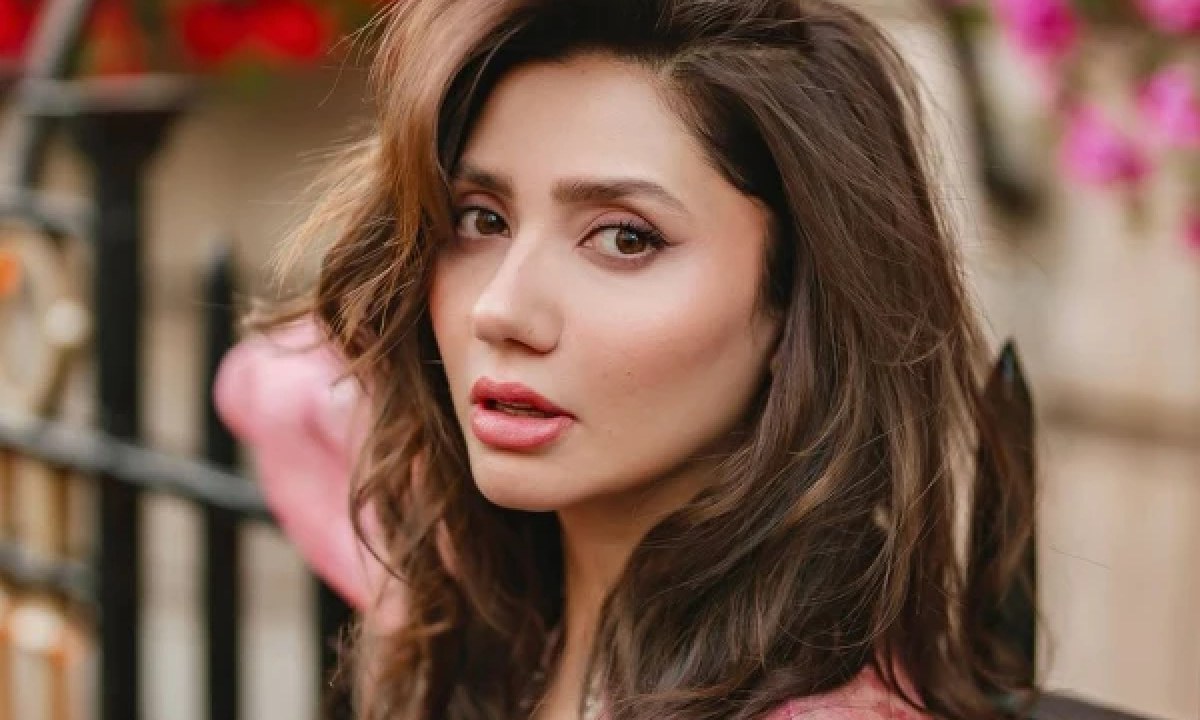 معروف اداکارہ ماہرہ خان نے سوشل میڈیا پر خوشخبری سنا دی، شوبز شخصیات اور مداحوں کی مبارکباد۔