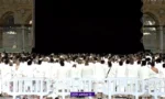 مسجد الحرام میں نمازِ فجر کے دوران کا ایک منظر