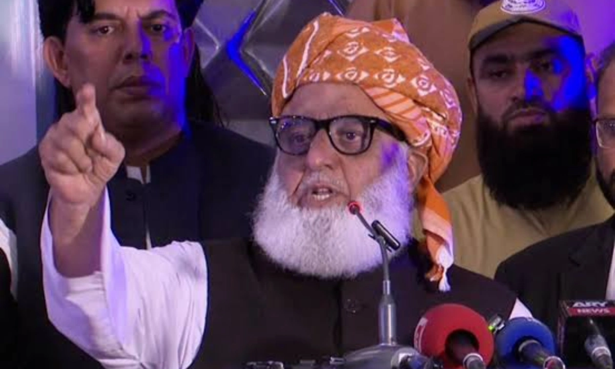 جب گھر میں آگ لگی ہو تو گھر تقسیم نہیں کیا جاتا، مولانا فضل الرحمان