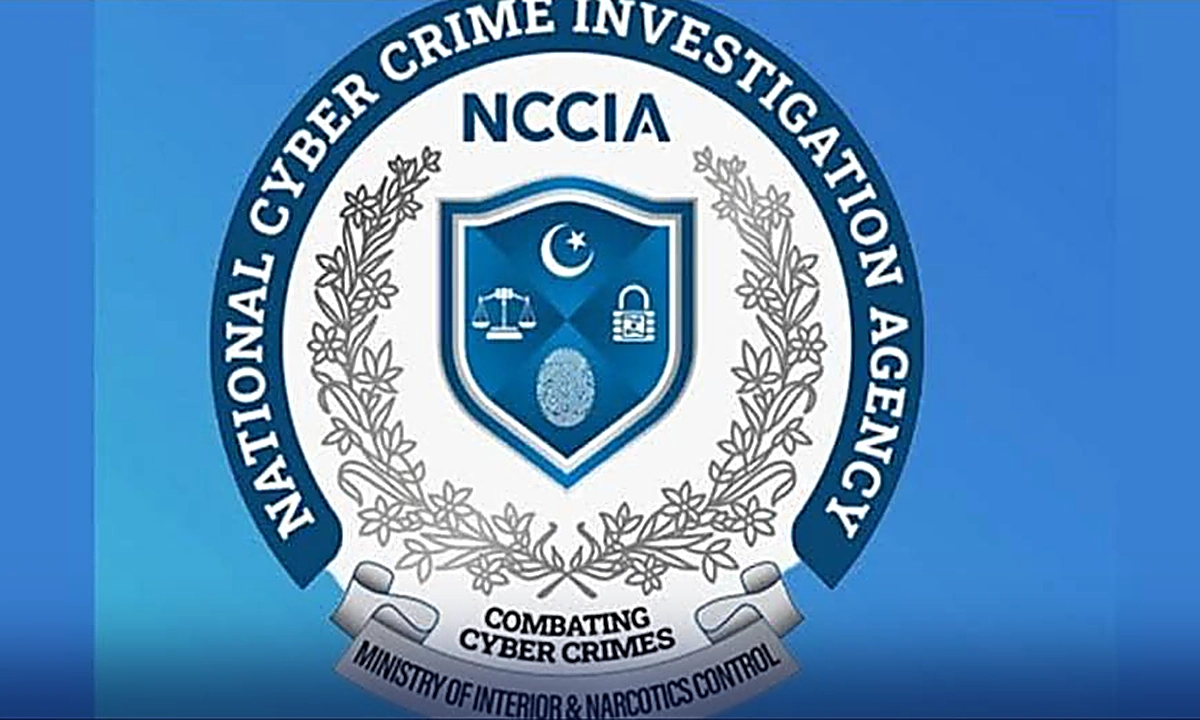 کچھ افسران ڈی جی صاحب کی موجودگی میں ہی گھر چلے جاتے ہیں، سرکلر
