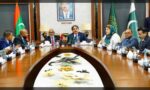 سپیکر سندھ اسمبلی سید اویس قادر شاہ مالدیپ کے پارلیمانی وفد کے ہمراہ یادگاری تصویر بنوا رہے ہیں۔