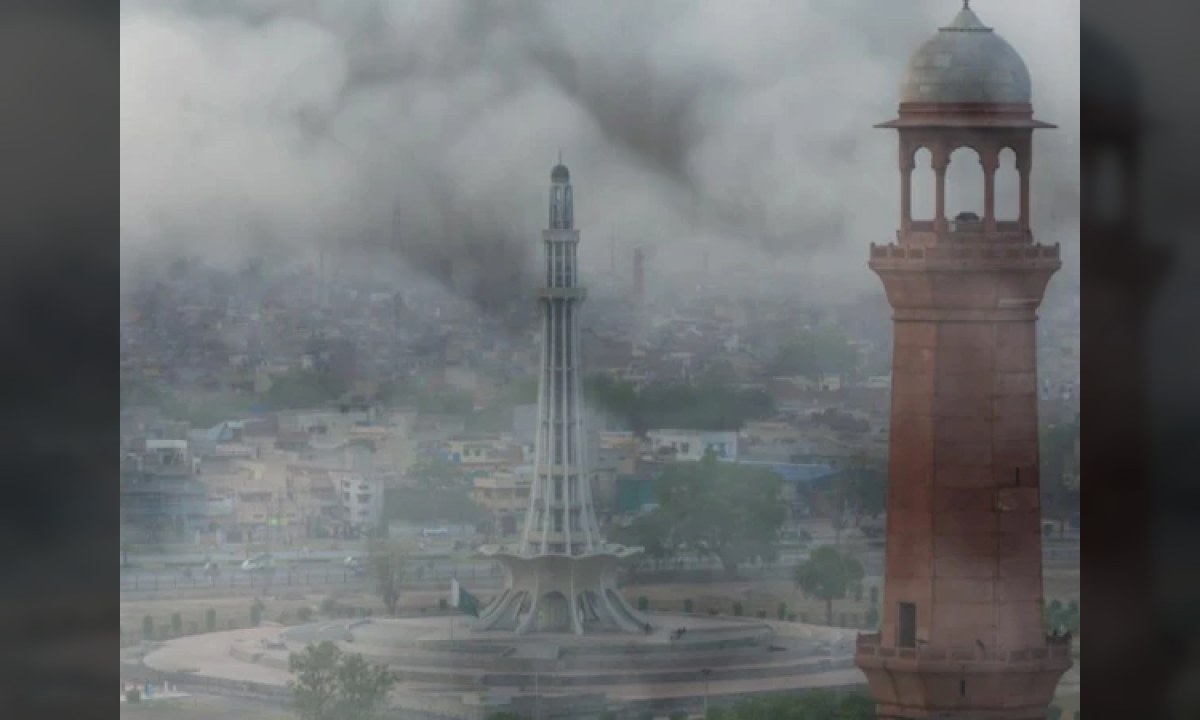 پنجاب میں اسموگ کی روک تھام کے لیے ماحولیاتی ٹیموں کی کارروائیاں اور ڈرون مانیٹرنگ جاری ہے۔