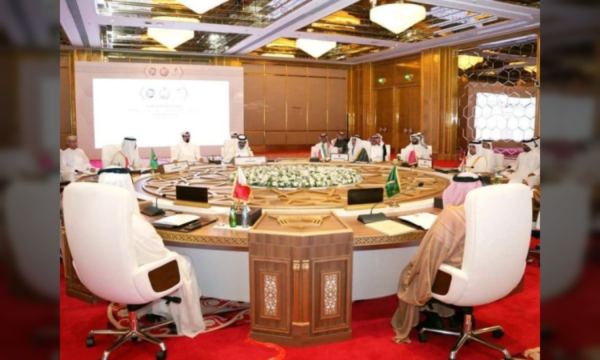 قطر کے وزیراعظم شیخ محمد بن عبدالرحمٰن آل ثانی خطاب کر رہے ہیں۔