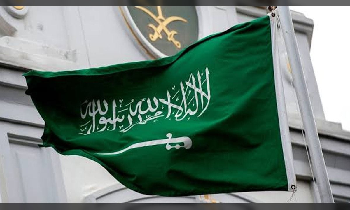 سعودی عرب پر حوثیوں کے میزائل حملے ناکام ہونے اور ایسٹ ویسٹ آئل پائپ لائن کی بحالی کا منظر