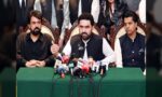 وزیراعلیٰ خیبرپختونخوا محمد سہیل آفریدی پریس کانفرنس سے خطاب کر رہے ہیں۔