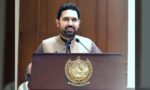 وزیراعلیٰ خیبرپختونخوا سہیل آفریدی پشاور میں صحافیوں سے گفتگو کر رہے ہیں۔