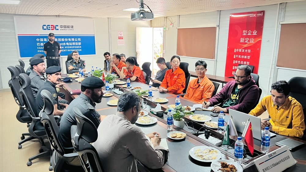 دورے کے دوران پاک آرمی، ایس ایس یو کے افسران، چائنیز حکام اور پراجیکٹ انتظامیہ کے نمائندے بھی موجود تھے