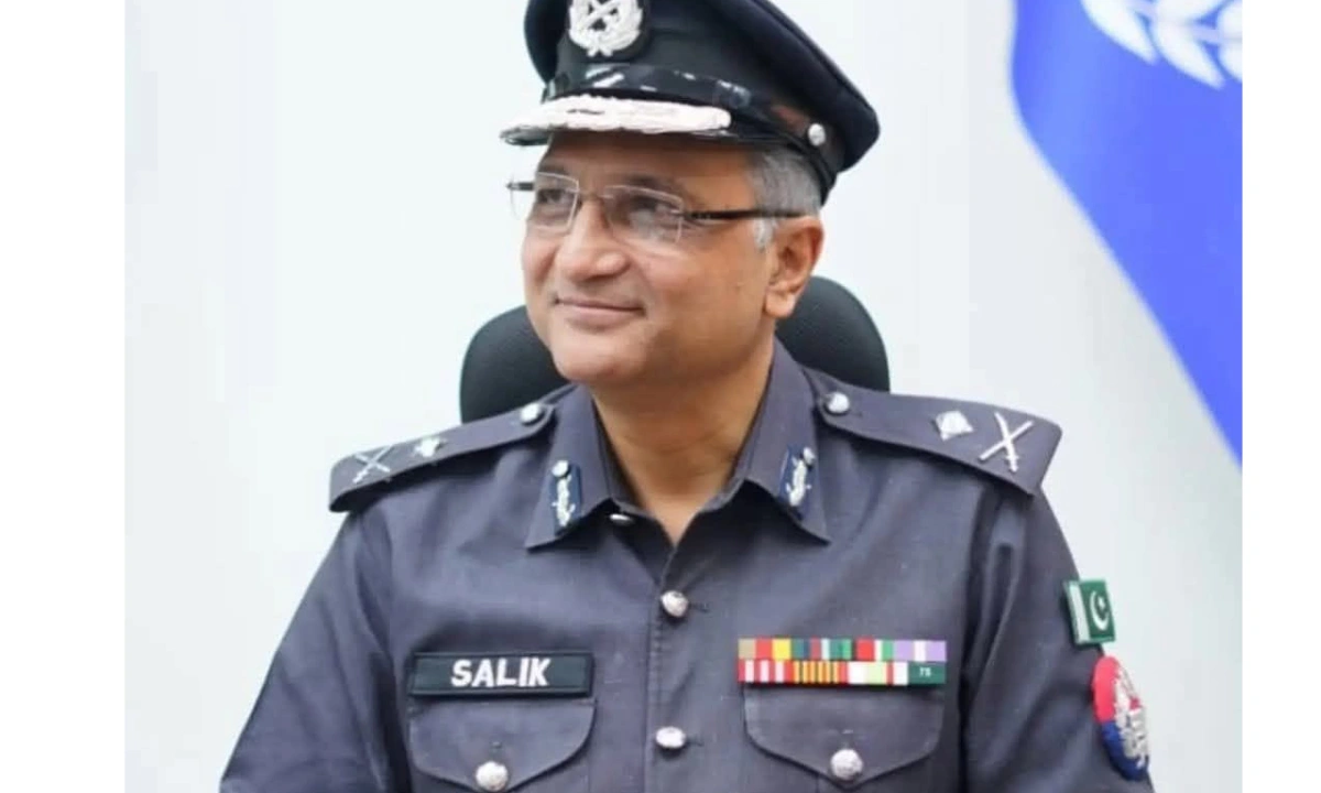 سپرنٹنڈنٹ جیل اٹک رشوت کے لفافے سمیت گرفتار