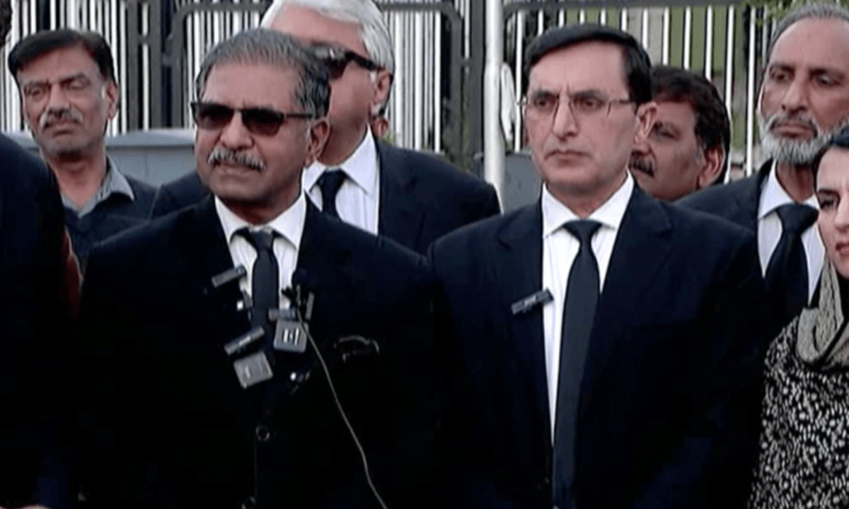 مذاکرات کی تیسری نشست کیلئے بیرسٹر گوہر کے رابطے جاری