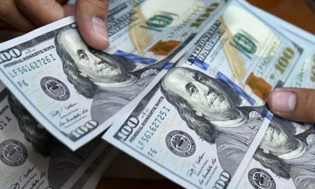 پاکستان اسٹاک مارکیٹ میں تیزی، انٹربینک میں ڈالر سستا ہوگیا