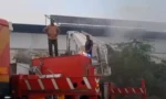 کراچی کے سائٹ ایریا میں گودام میں آگ، فائر مین شدید زخمی