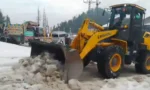 نیتھیا گلی میں موسم سرما کی پہلی برفباری، سڑکوں سے برف ہٹانے کا کام شروع
