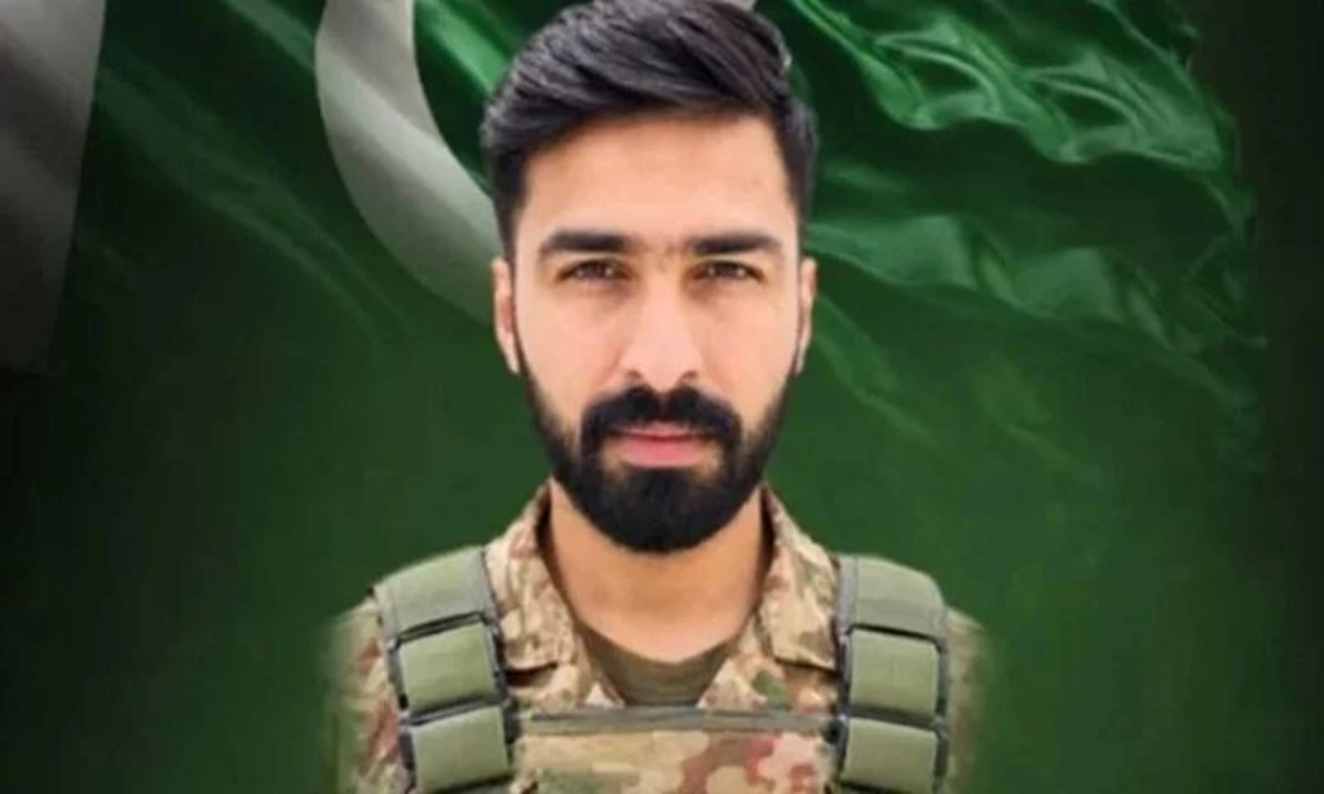 میجر وجاہت وحید شہید کی نمازِ جنازہ ادا، لاہور میں فوجی اعزاز کے ساتھ سپردِ خاک