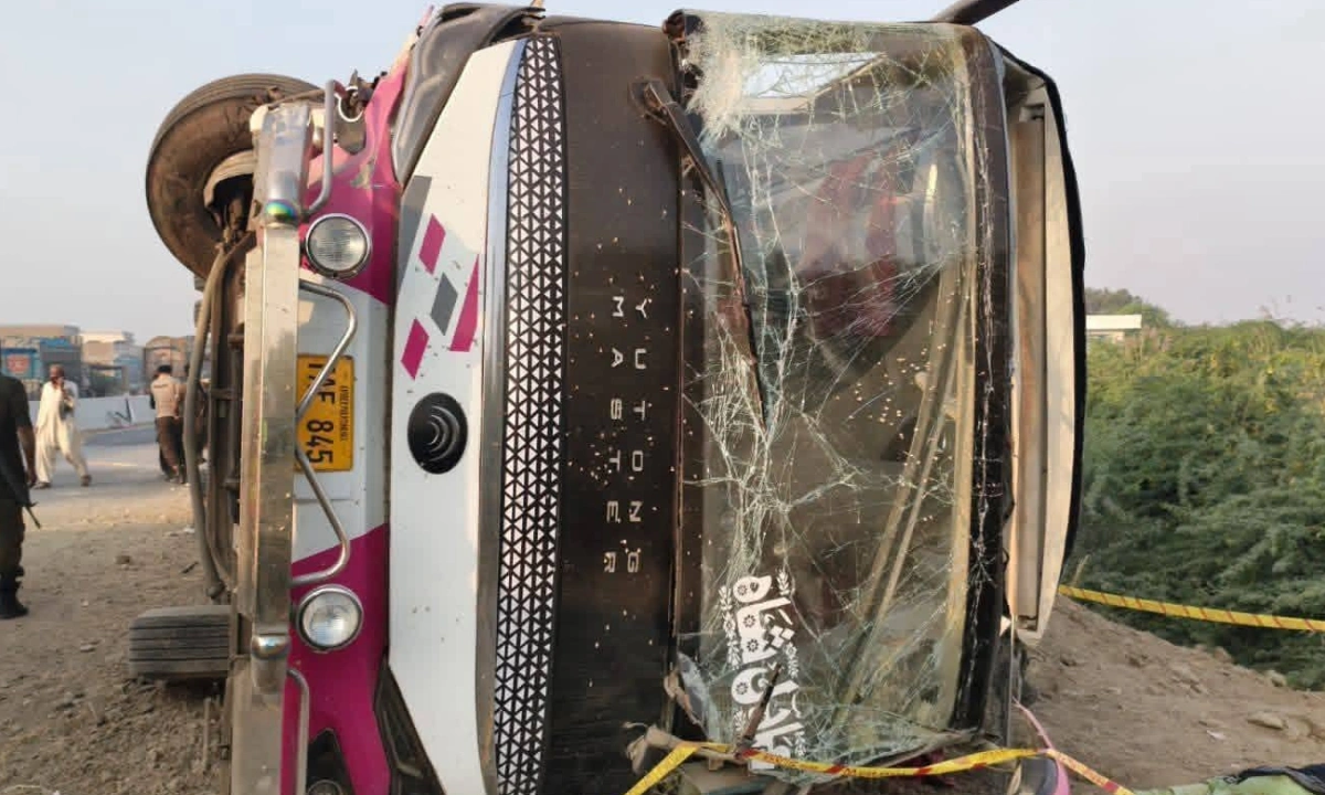 راجن پور میں مسافر بس کو خوفناک حادثہ، 9 افراد جاں بحق،36 زخمی(فوٹو سوشل میڈیا فیس بک)