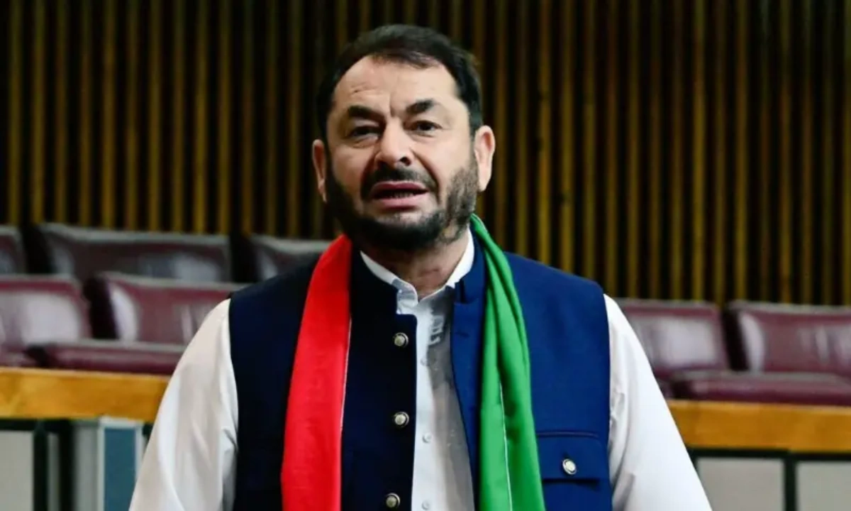 اقبال آفریدی بیٹے سمیت اغوا، نقاب پوش افراد پر گھر سے لے جانے کا الزام