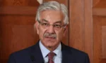 عمران خان پر طنز کرتے ہوئے خواجہ آصف نامناسب تصویر پوسٹ کر بیٹھے،سوشل میڈیا پر تنقید