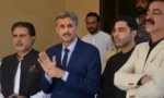 خیبرپختونخوا زخمی حالت میں ہے، 12 اضلاع مسلح افراد کے کنٹرول میں ہیں،احمد کریم کنڈی