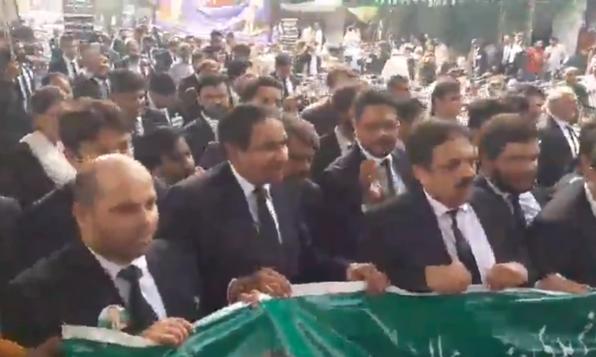 لاہور بار کے وکلا کا سہیل آفریدی کی رہائی کے لیے احتجاج