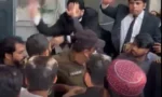 ملتان واقعہ،عدالت پیشی پر وکلا کا ملزم پر گھونسوں اور مکوں کی بارش،ویڈیو وائرل