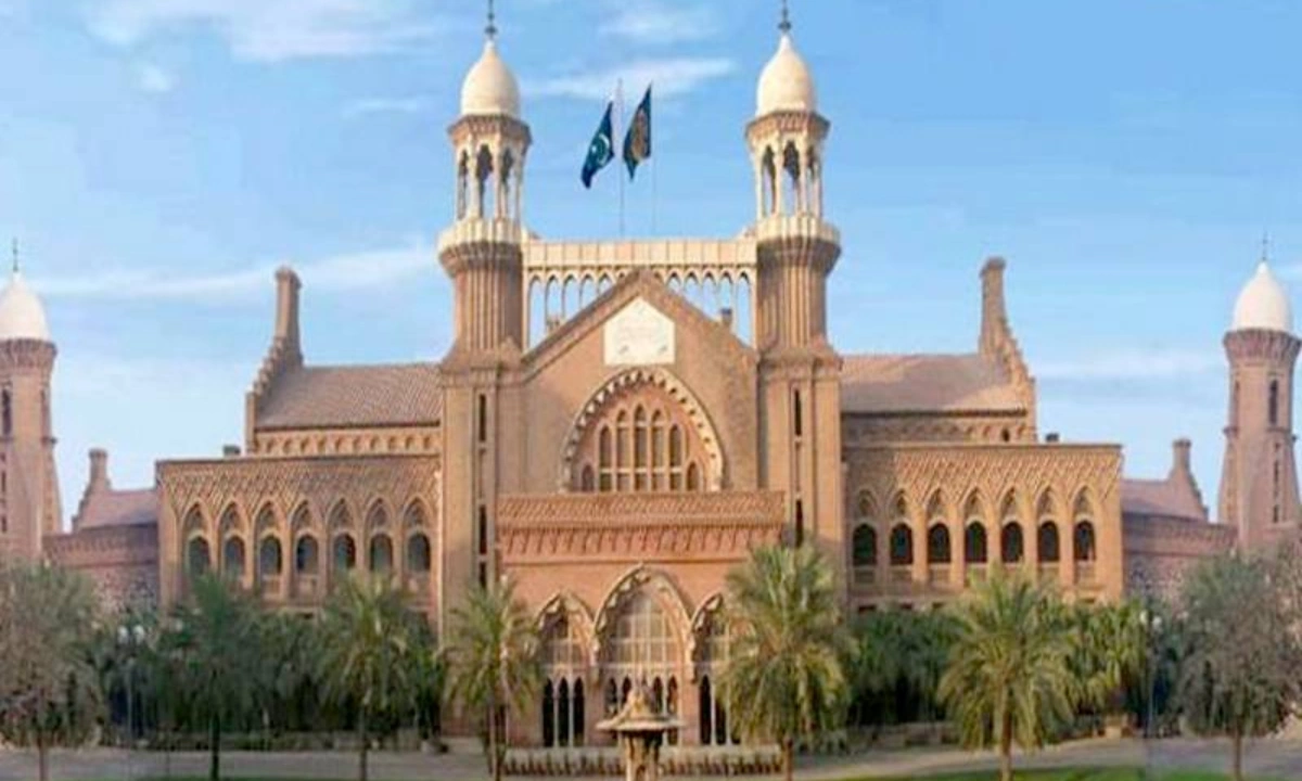 والد کی پنشن سے نابالغ بچوں کا نان نفقہ ادا کیا جاسکتا ہے، لاہور ہائیکورٹ(فائل فوٹو)