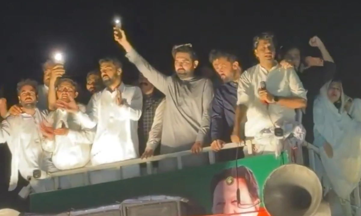 پی ٹی آئی لانگ مارچ پشاور میں داخل،صوابی میں اگلی حکمت عملی کا اعلان ہوگا(فوٹو سوشل میڈیا)