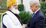 وزیراعظم شہباز شریف کا مولانا فضل الرحمان سے رابطہ، سیاسی صورتحال پر گفتگو