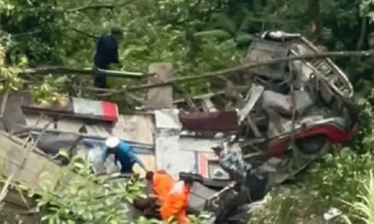 نیپال میں اسکول بس حادثے کا شکار، 4 طلبہ سمیت 5 افراد ہلاک