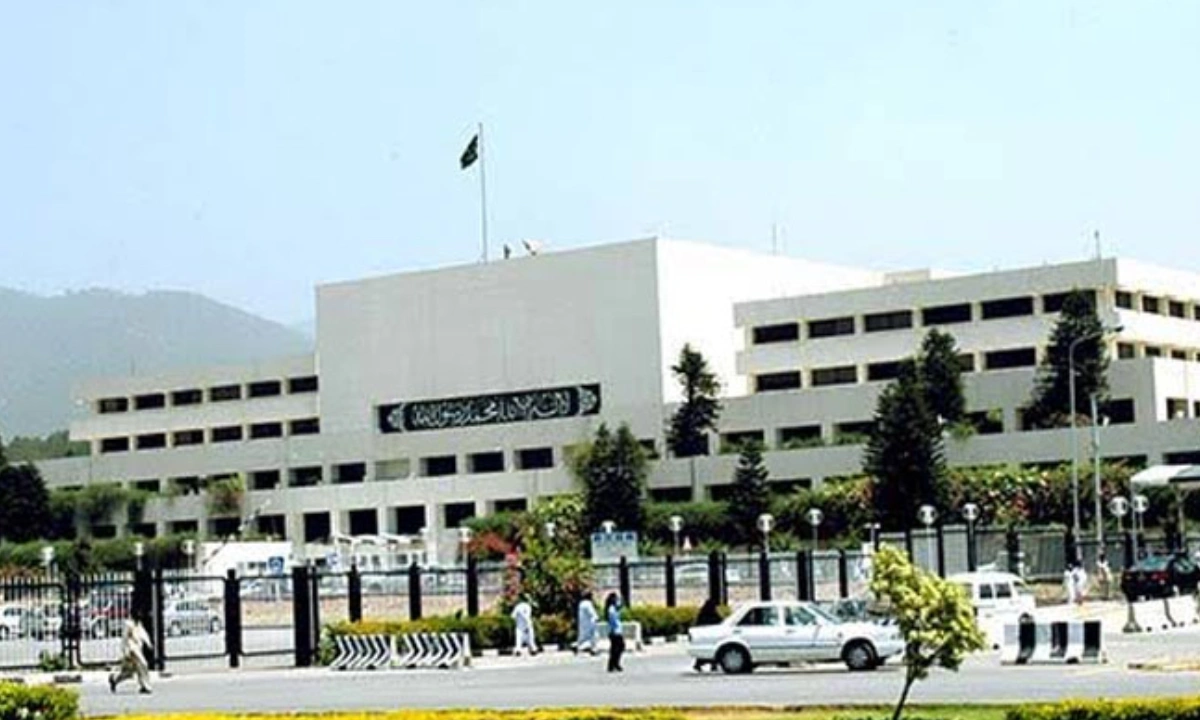 خیبر پختونخوا میں ایمرجنسی اور گورنر راج کی توثیق کے لیے قومی اسمبلی اور سینیٹ کے اجلاس آج ہوں گے