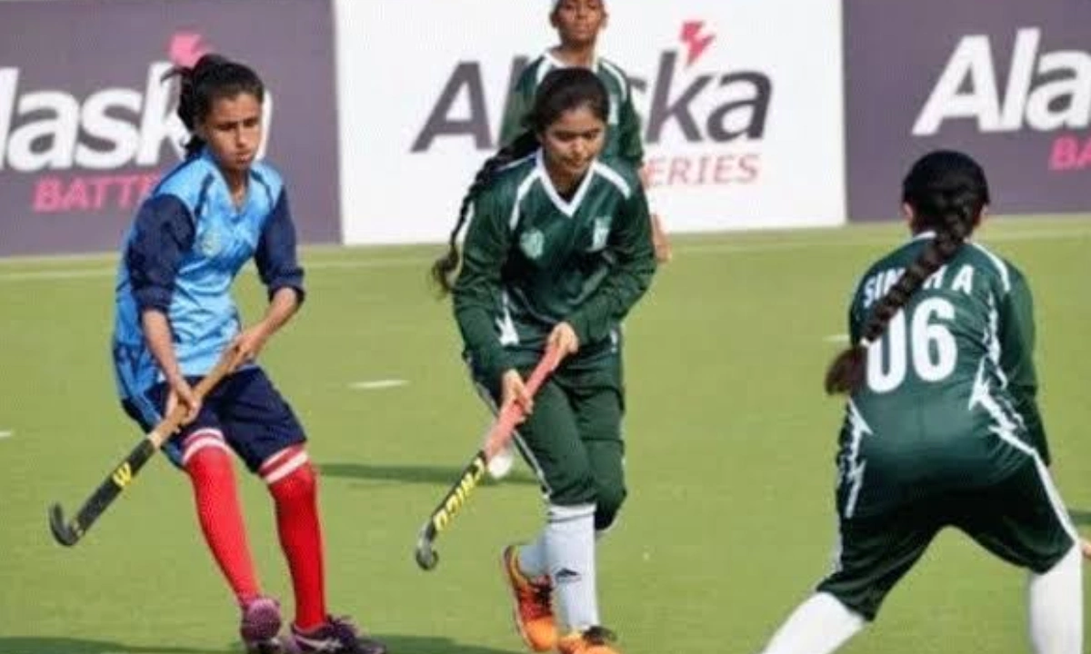 گرلز ہاکی ٹیموں کے تربیتی کیمپ کیلئے دو ڈچ کوچز پاکستان پہنچ گئے